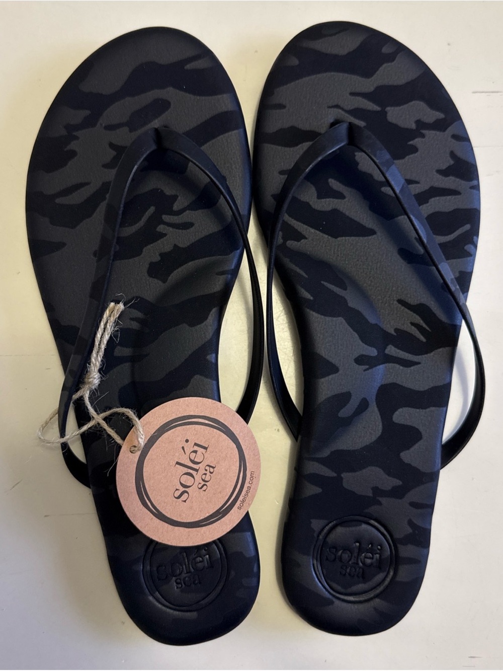 SOLEI SEA SANDALS WOMEN'S INDIE BLACK CAMO VEGAN FLIP FLOPS SIZE 9 NEW